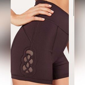 Lululemon Tied To It Short 3.5" Size 6